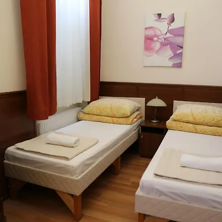 Peterfia Panzio 3* 데브레첸