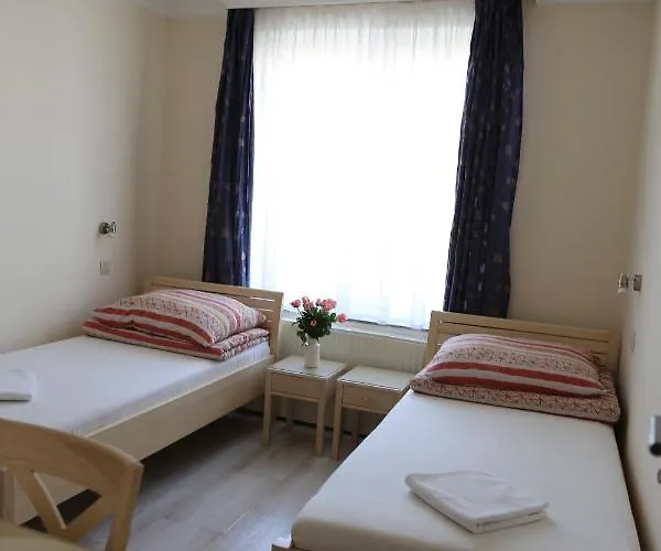 Peterfia Panzio 3* 데브레첸