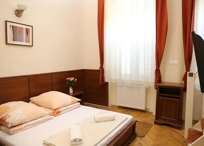 Peterfia Panzio 3* 데브레첸