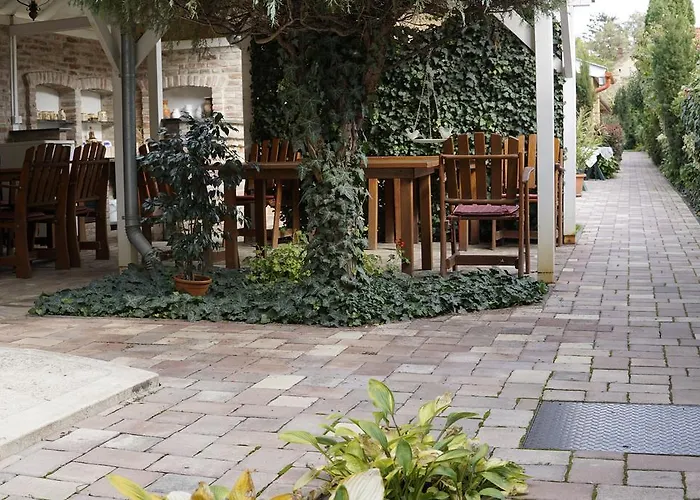 Peterfia Panzio Pensionat 3*
